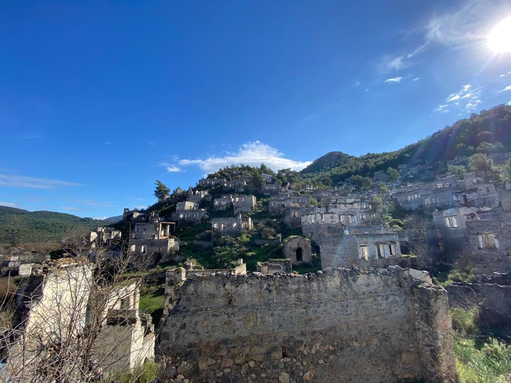 Despite the pandemic, the 'ghost village' is a tourist attraction - 9