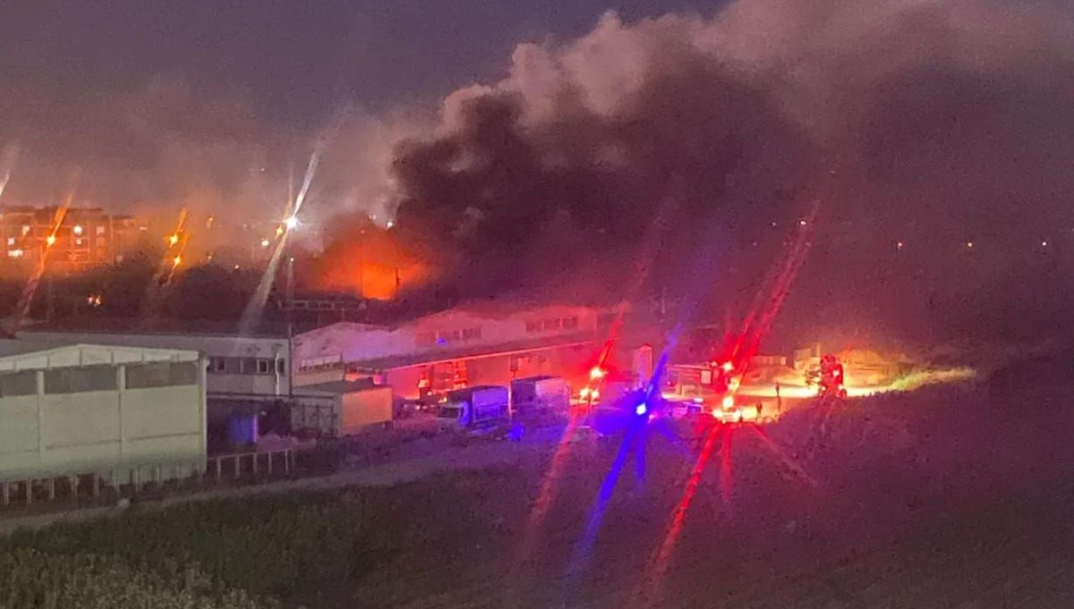 Bursa'da yedek parça fabrikasında çıkan yangın söndürüldü