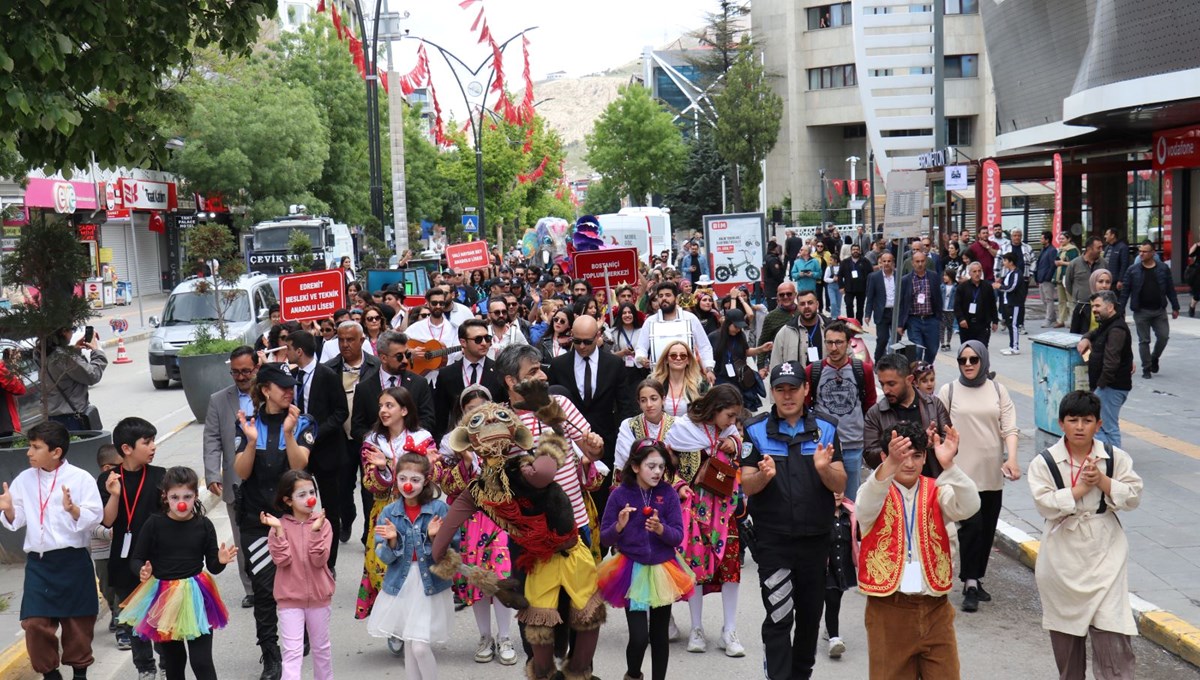 21. Akdamar Çocuk ve Gençlik Tiyatroları Şenliği başladı 21. Akdamar Çocuk ve Gençlik Tiyatroları Şenliği başladı