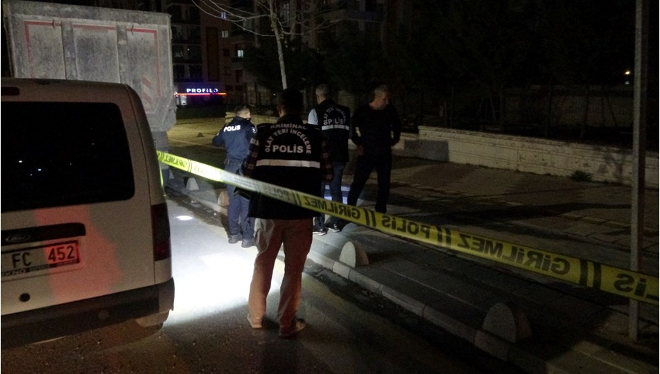 "Aracıma su sıçrattın" kavgasında kan aktı: Beş kişi yaralandı