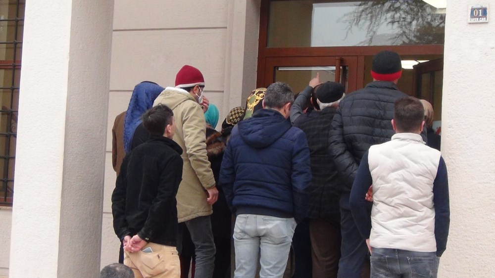 İÇERiDEKİLER CAN, DIŞARIDAKİLER CANAN