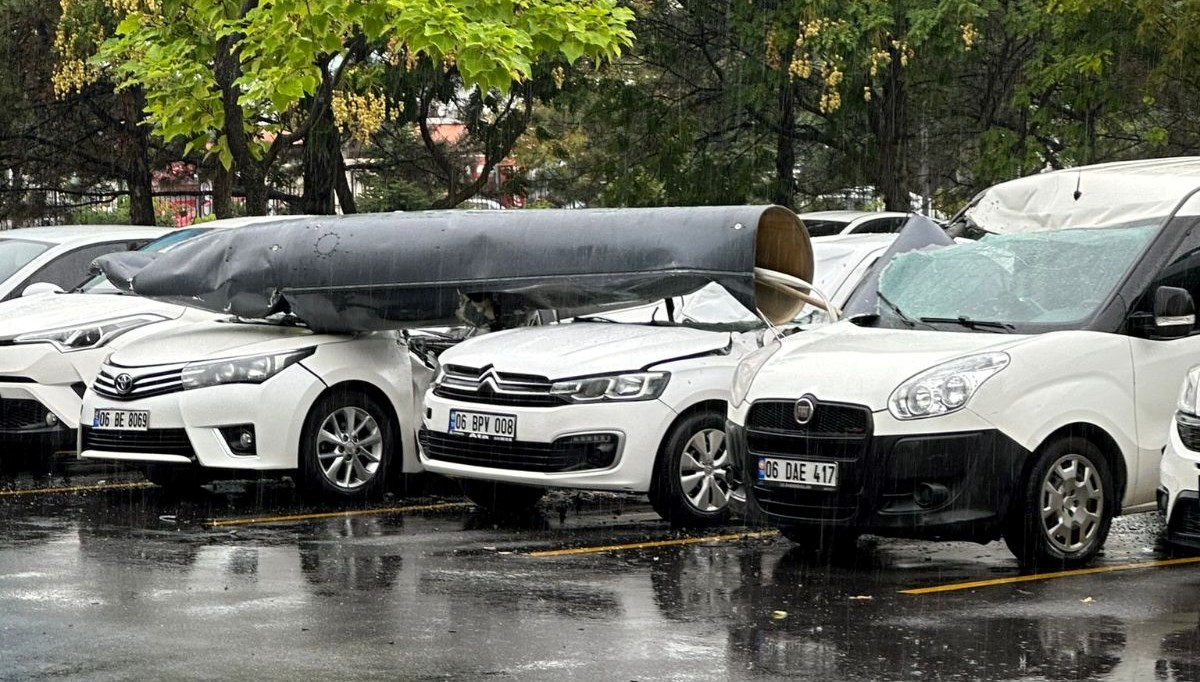 Üzerine savaş uçağının yakıt tankı düşen otomobil için hasar tespitine itiraz: “300 bin lira civarında kaybım var” Üzerine savaş uçağının yakıt tankı düşen otomobil için hasar tespitine itiraz: “300 bin lira civarında kaybım var”