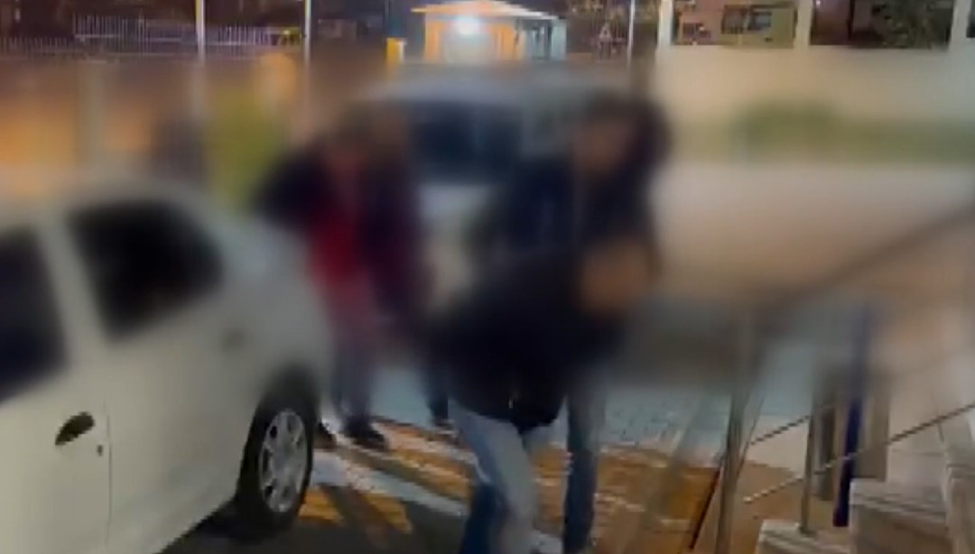 Trafikte taksiciyi dövenlere gözaltı