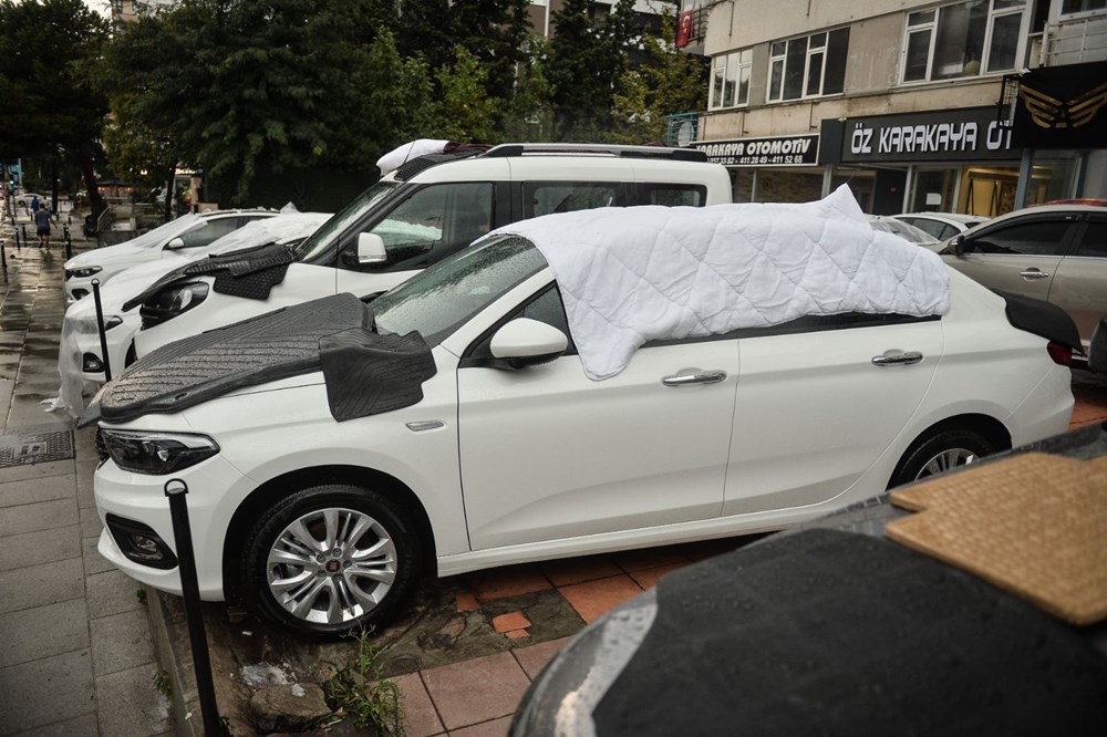 İstanbul'da milyonluk araçları doludan yorgan-yastıkla korudular - 10