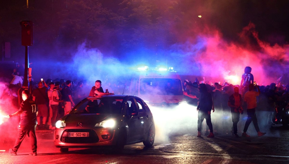 Fransa'da halk ayaklandı:
