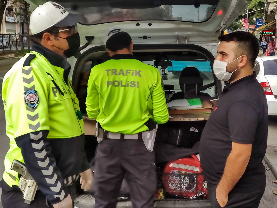 Karantinada olması gereken şoför Beyoğlu'nda yolcu taşırken yakalandı - 1
