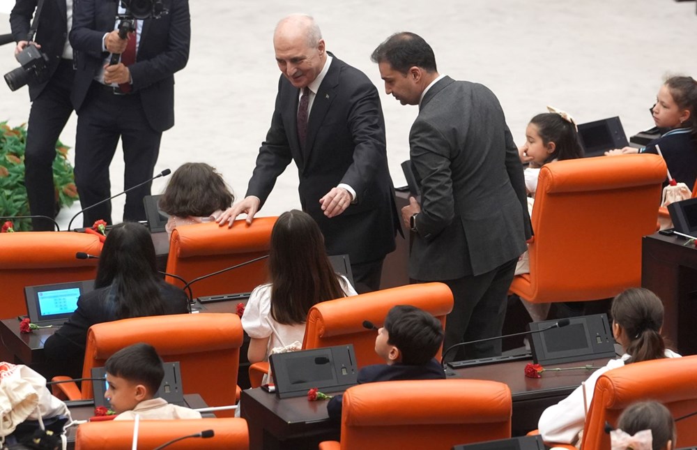 Meclis'te renkli imajlar: Numan Kurtulmuş koltuğunu devretti 78 zLo01jMz802aTkIaWO2qJw