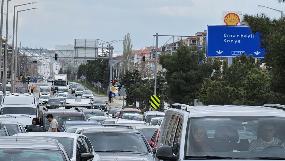 Konya-Ankara karayolunda trafik yoğunluğu yaşanıyor
