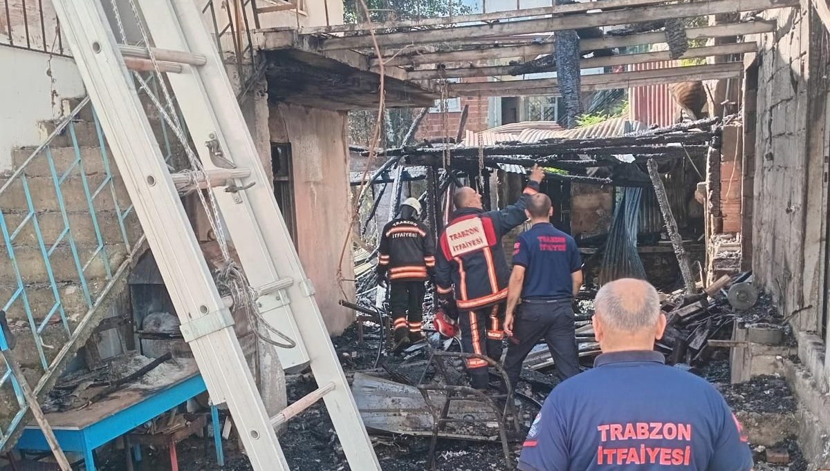 Trabzon'da yangın diğer eve sıçradı