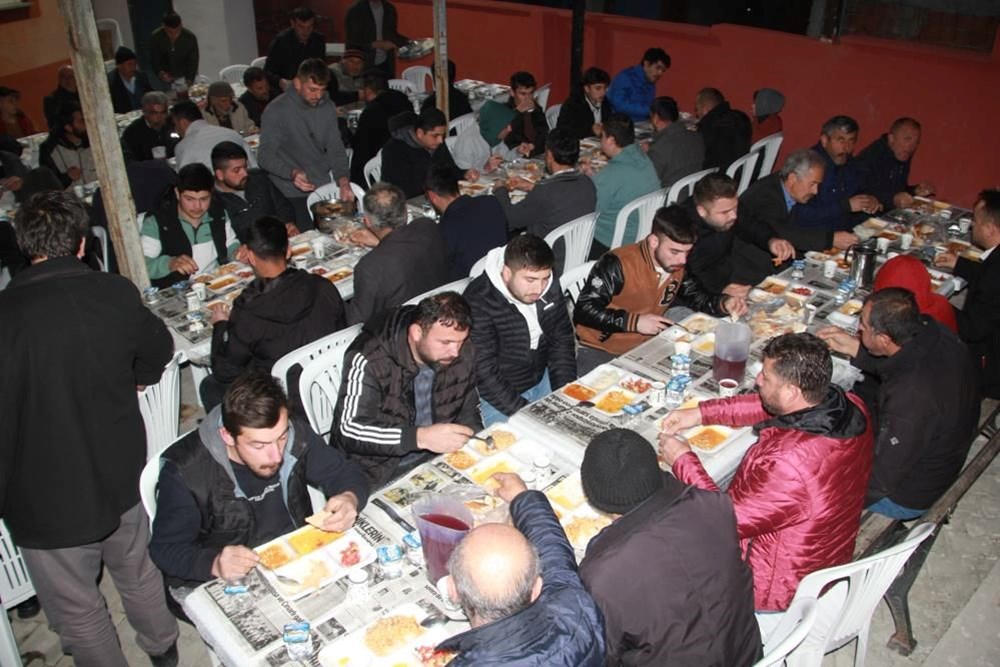 Karadeniz fıkrası gibi! Aynı caddede farklı 2 iftar saati - 5