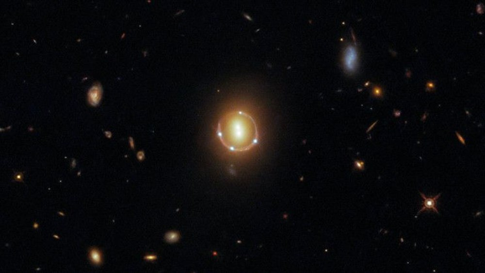 NASA Dünya'dan 3,4 milyar ışık yılı uzaklıkta bir 'Einstein halkası' görüntüledi - 9