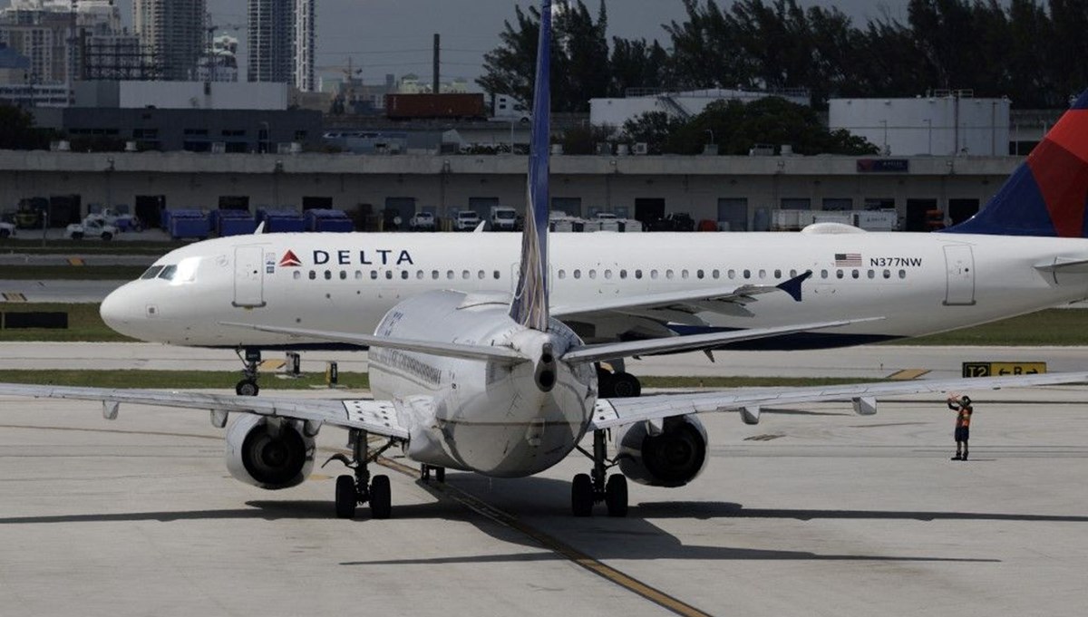 New York'ta iki uçak pistte çarpıştı