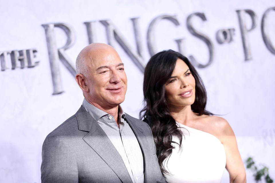 Amazon'un kurucusu Jeff Bezos, Lauren Sanchez ile nişanlandı - 2