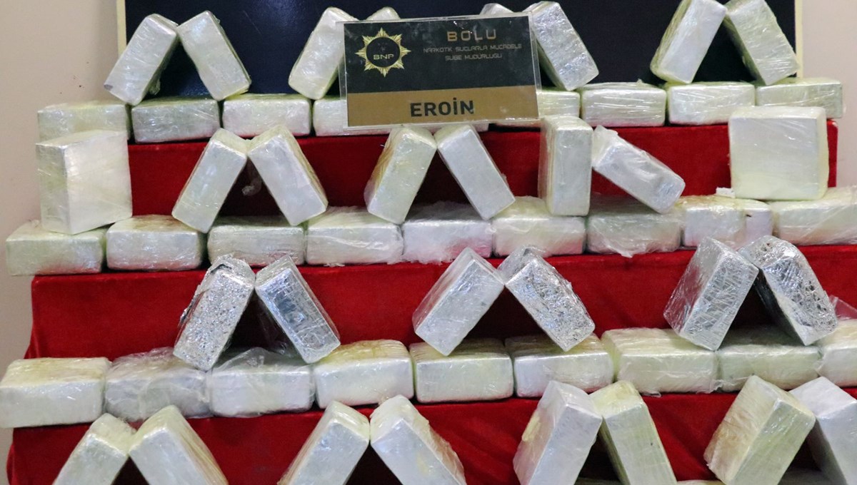 Bolu'da otomobilin yakıt deposunda 53 kilo 800 gram eroin ele geçirildi