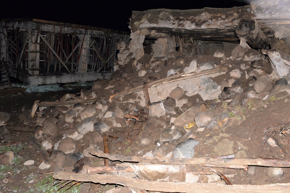 Bingöl depreminde 9 kişilik aile faciadan kurtuldu - 2