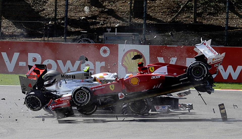 Formula 1'de yürekleri ağza getiren kaza - 1