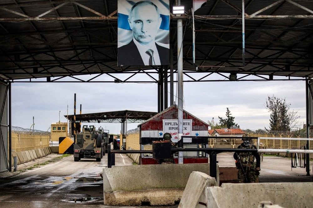 Suriye'de Rusya'ya yer yok: Tahliye gemileri Tartus Limanı'nda! - 7