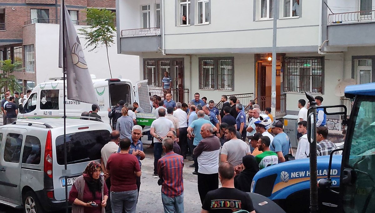 Husumetlisini ailesinin gözü önünde öldüren polis, meslektaşlarını aradı: Ben birini öldürdüm