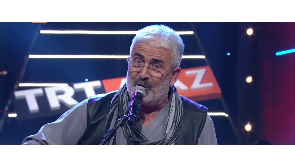 Sanatçı Esat Kabaklı trafik kazası geçirdi