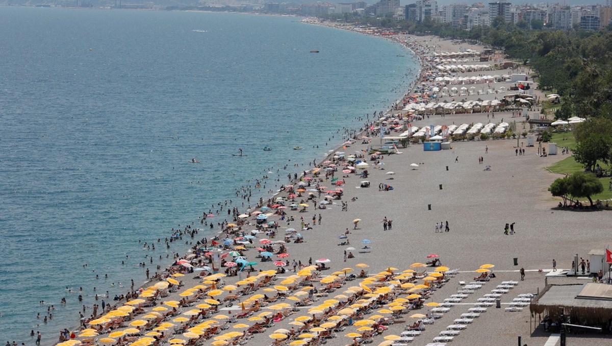 Antalya'da LGS'den çıkanlar denize koştu