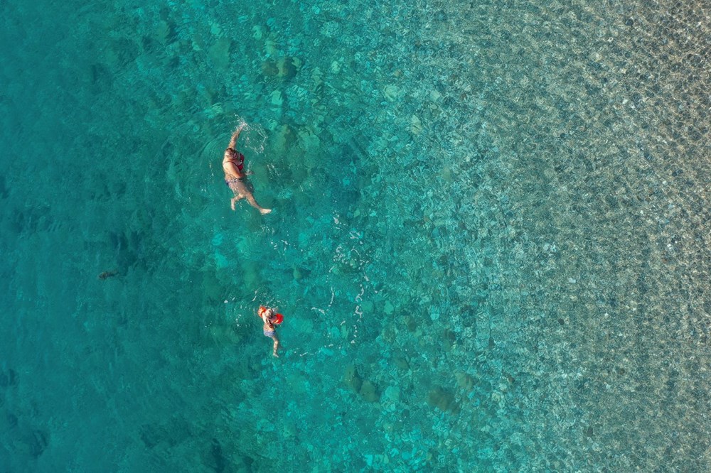 Antalya'da sahiller turistlere kaldı - 9