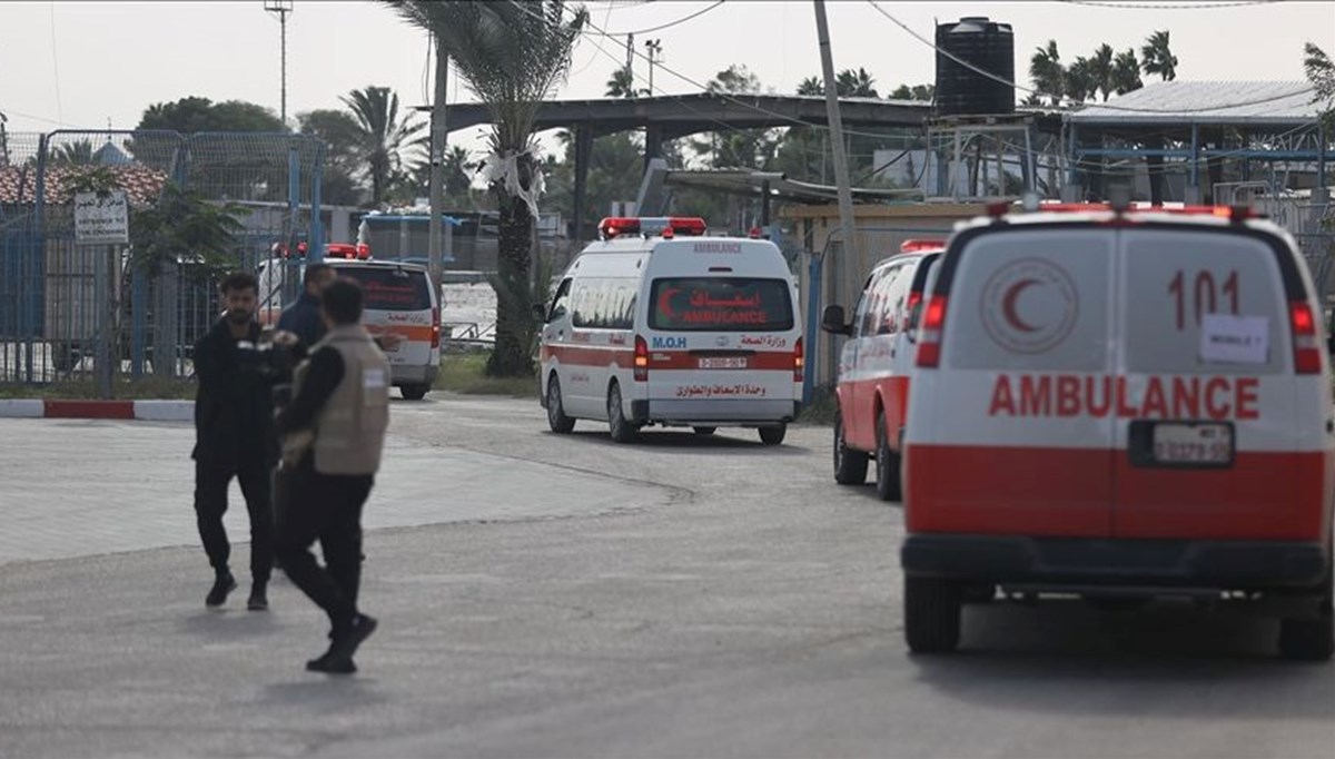 Filistin Kızılayı, Gazze Şeridi'ndeki tüm ekipleriyle iletişimin kesildiğini duyurdu