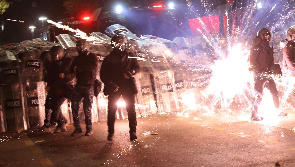 Gürcistan'da protestolar sürüyor: AB yanlıları polisle karşı karşıya