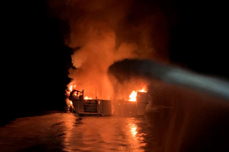 ABD’de dalış teknesinde yangın: 25 ölü, 9 kayıp - 1