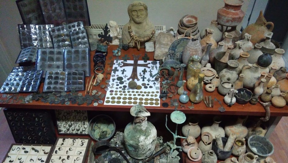 Kütahya'da 5 bin parça tarihi eser ele geçirildi: 2 gözaltı