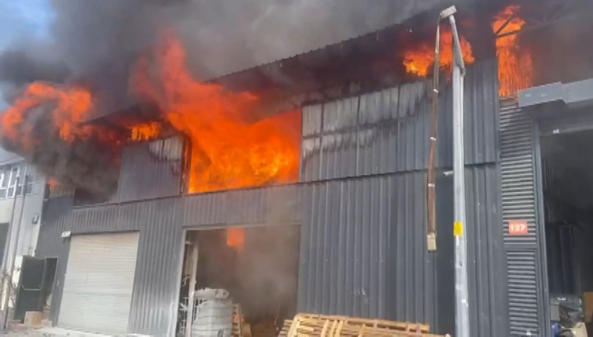 İstanbul Beylikdüzü'nde iş yeri yangını