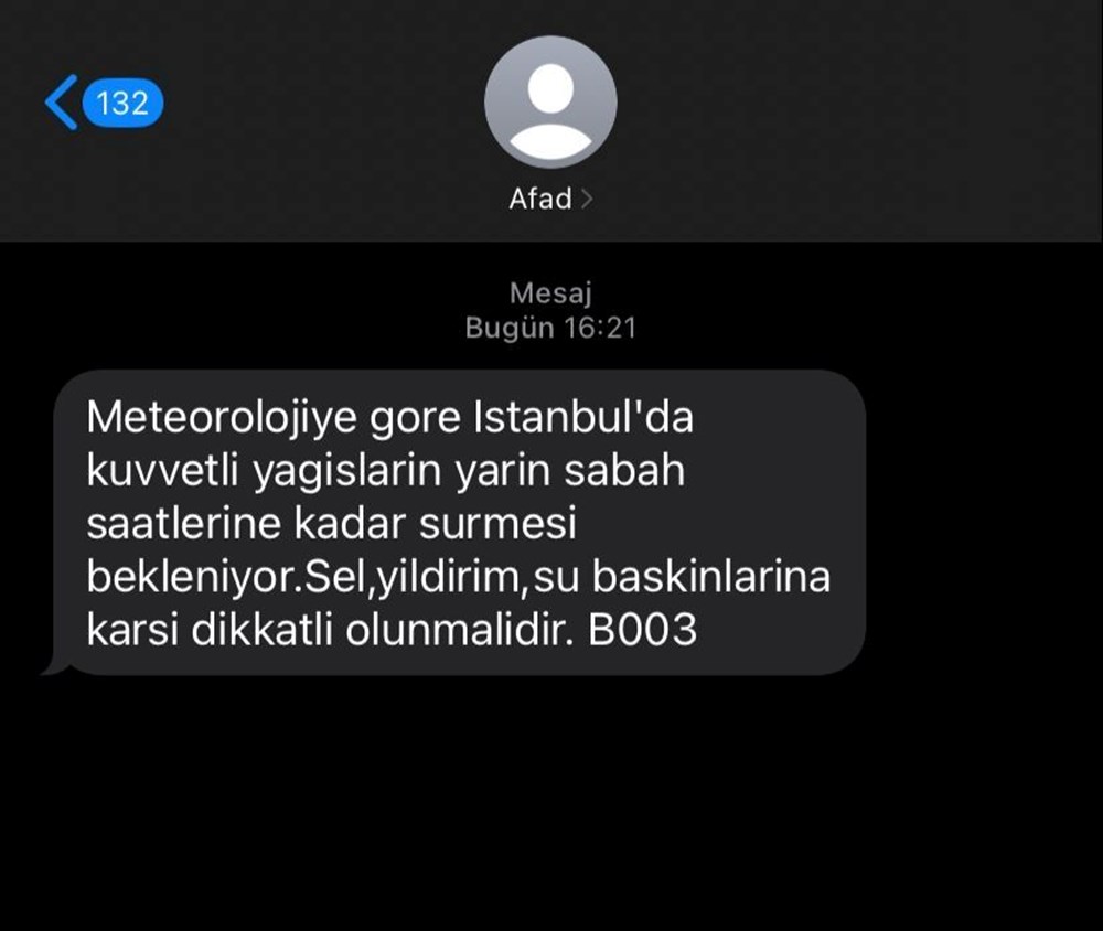 İstanbul'da sağanak yolları göle çevirdi (Araçlar suya gömüldü) - 6