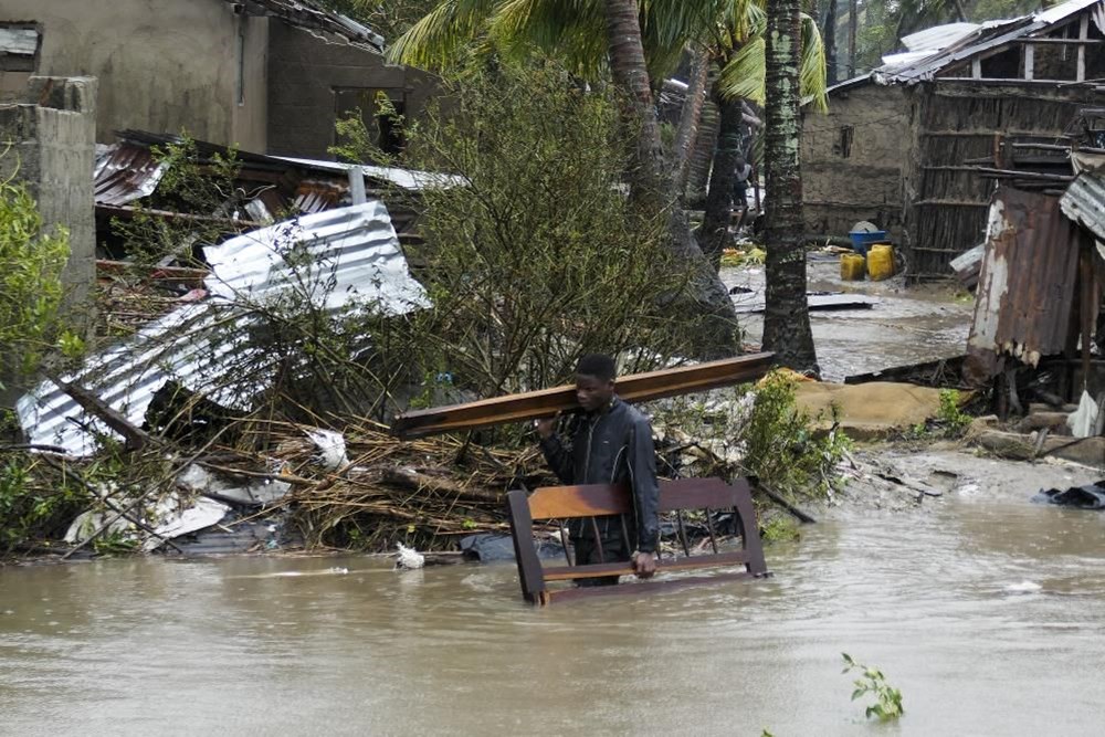 Ураган жертвы. Торнадо в кентукки 2021. Ураган в америке. Ураган жертвы. Катрина 2005.