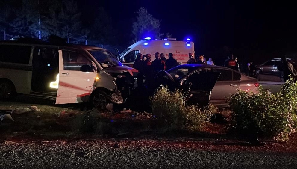 Sivas'ta feci kaza: Bir ölü, sekiz yaralı