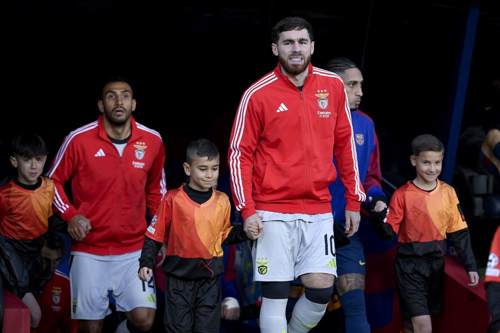Orkun Kökçü'den Barcelona-Benfica Maçında İftar Uyarısı: Sahada Ezan Vakti Düzeltmesi! 76 zUUyjK