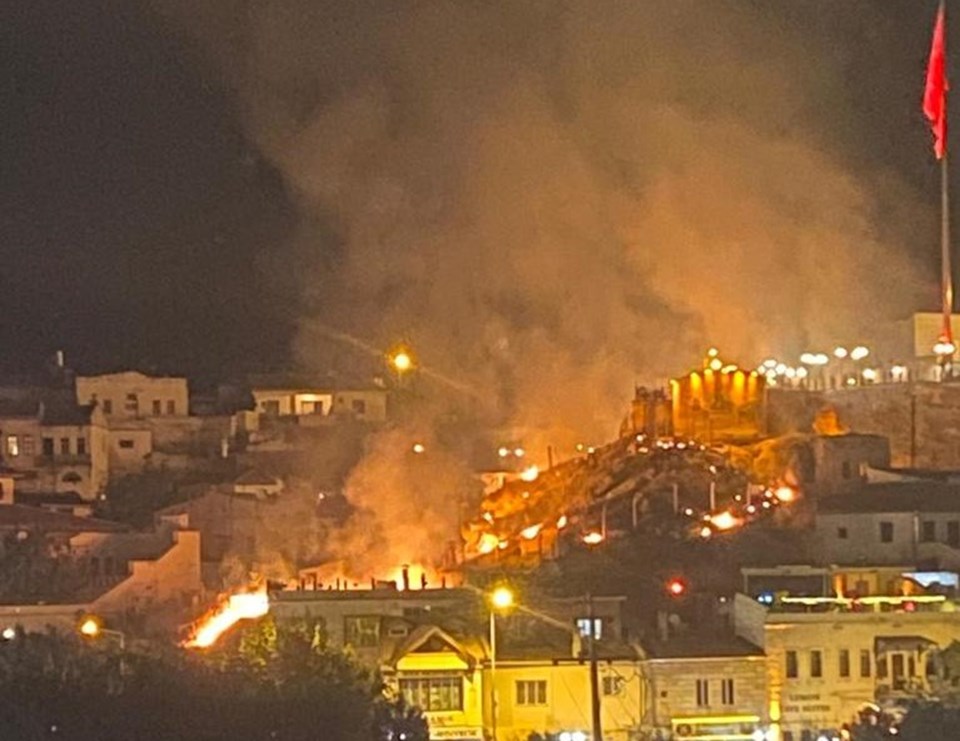 Nevşehir'de havai fişek yangın çıkardı - 1