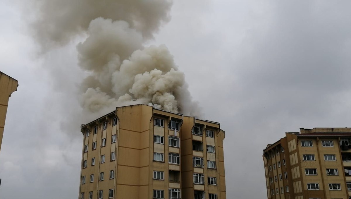 Başakşehir'de çatı yangını