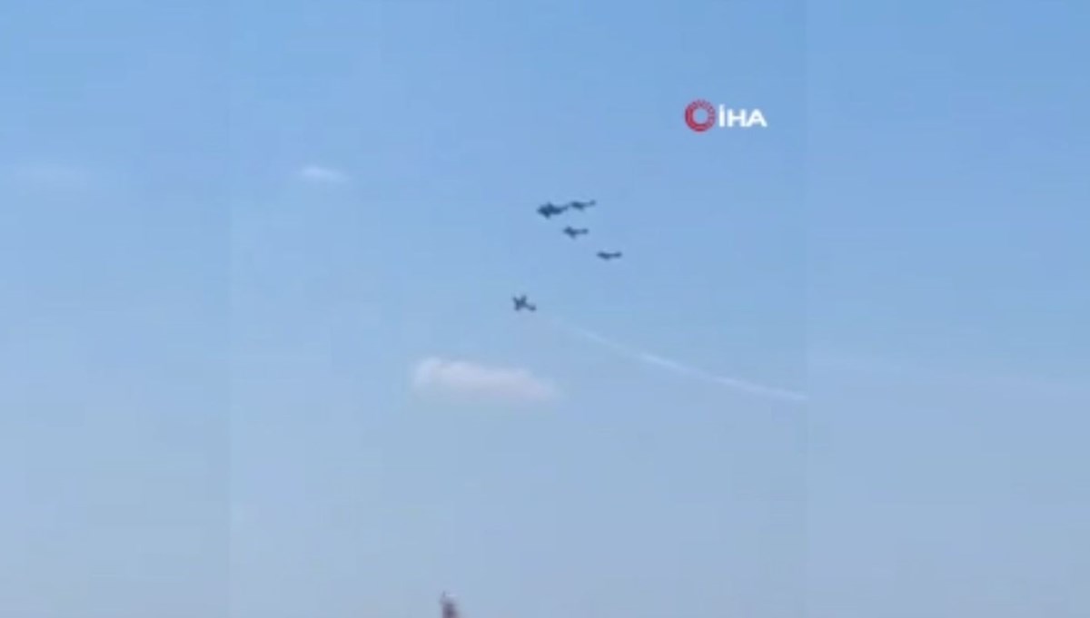 Gösteri uçuşu sırasında iki uçak havada çarpıştı: 1 ölü Gösteri uçuşu sırasında iki uçak havada çarpıştı: 1 ölü
