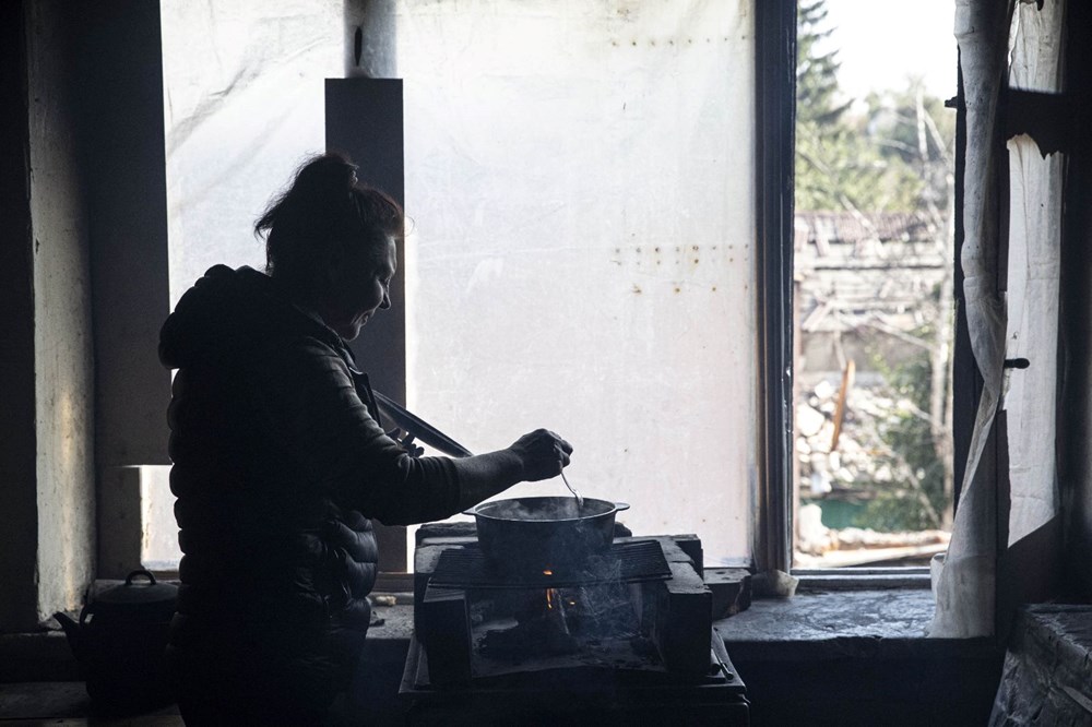Ukrayna'daki savaşta üç ay sığınakta kalan İzyumlu aile yaşadıklarını anlattı: Oğlum patlamaları duymasın diye başını battaniye ile örttük - 9