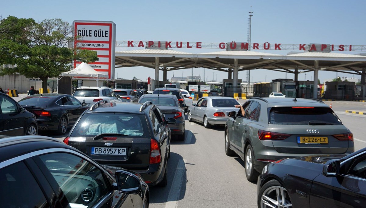 Gurbetçilerin dönüş yolculuğu başladı | Kapıkule Sınır Kapısı’nda yoğunluk