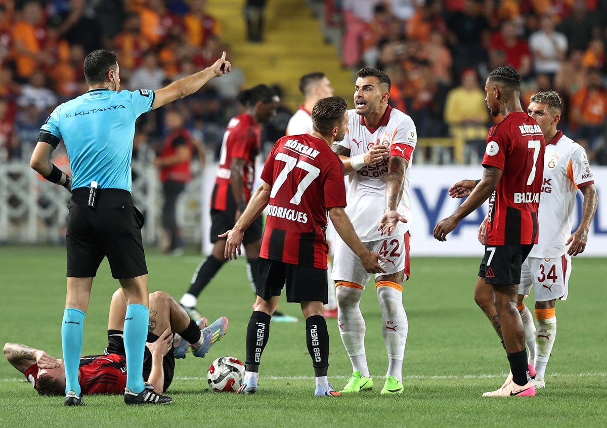 Galatasaray ilk maçında Gaziantep FK Galatasaray ilk maçında Gaziantep FK
