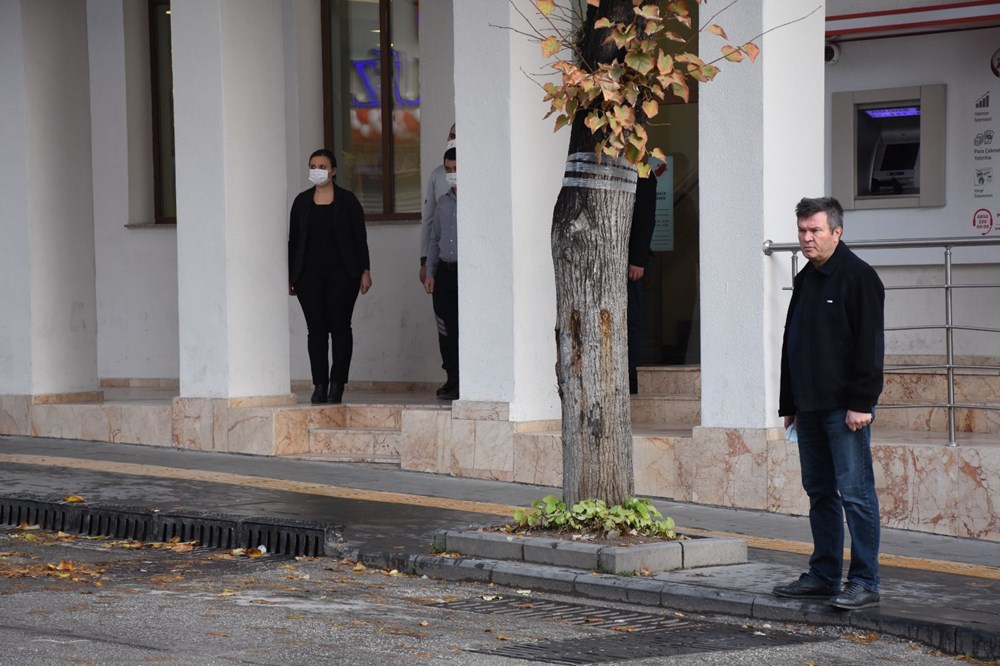 Saat 9'u 5 geçe hayat 1 dakika durdu - 17