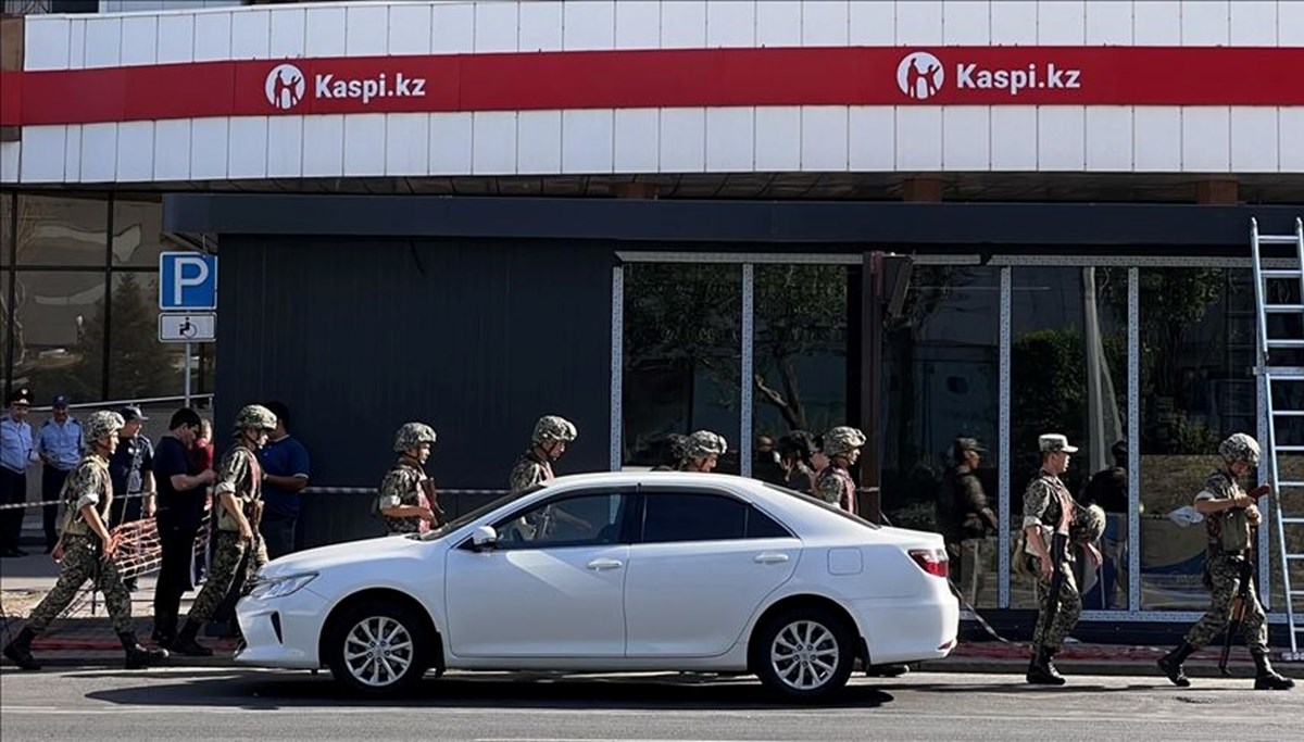 Kazakistan'da bankada rehine krizi Kazakistan'da bankada rehine krizi