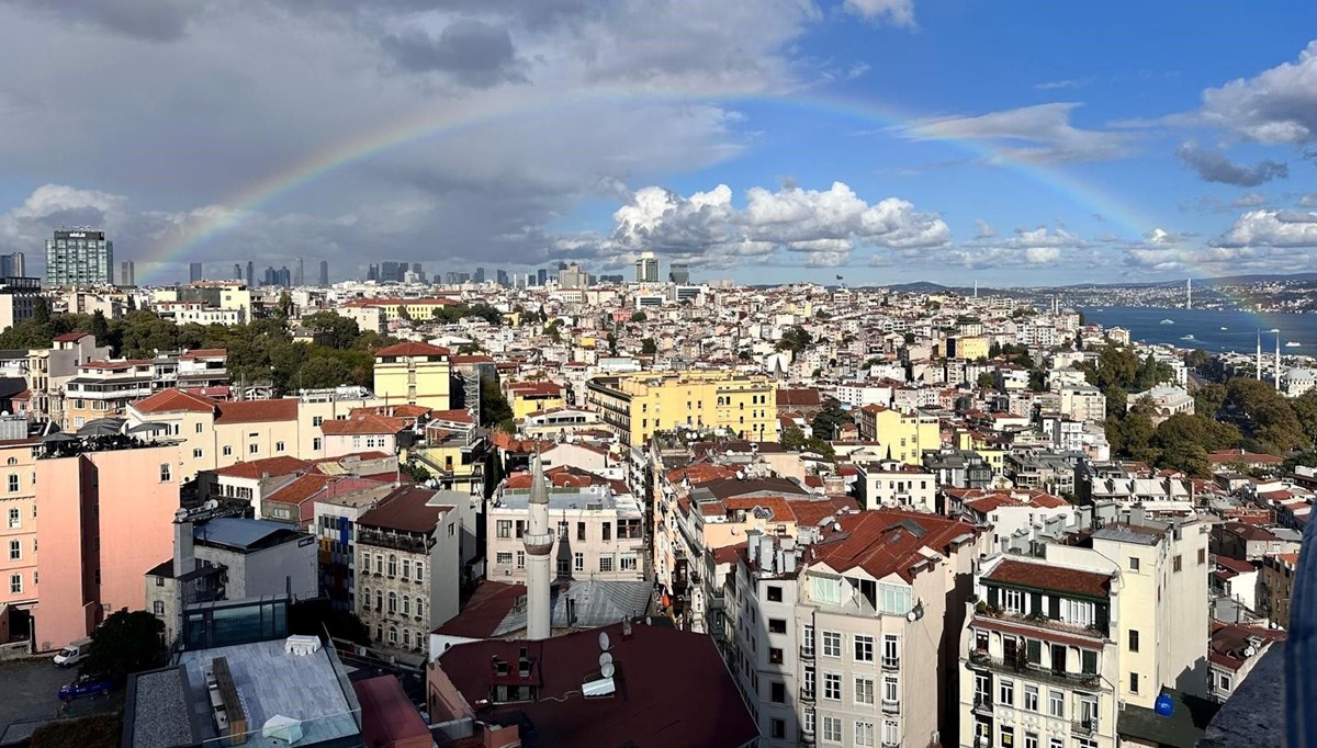 İstanbul'da gökkuşağı sürprizi: Turistler o anları görüntüledi