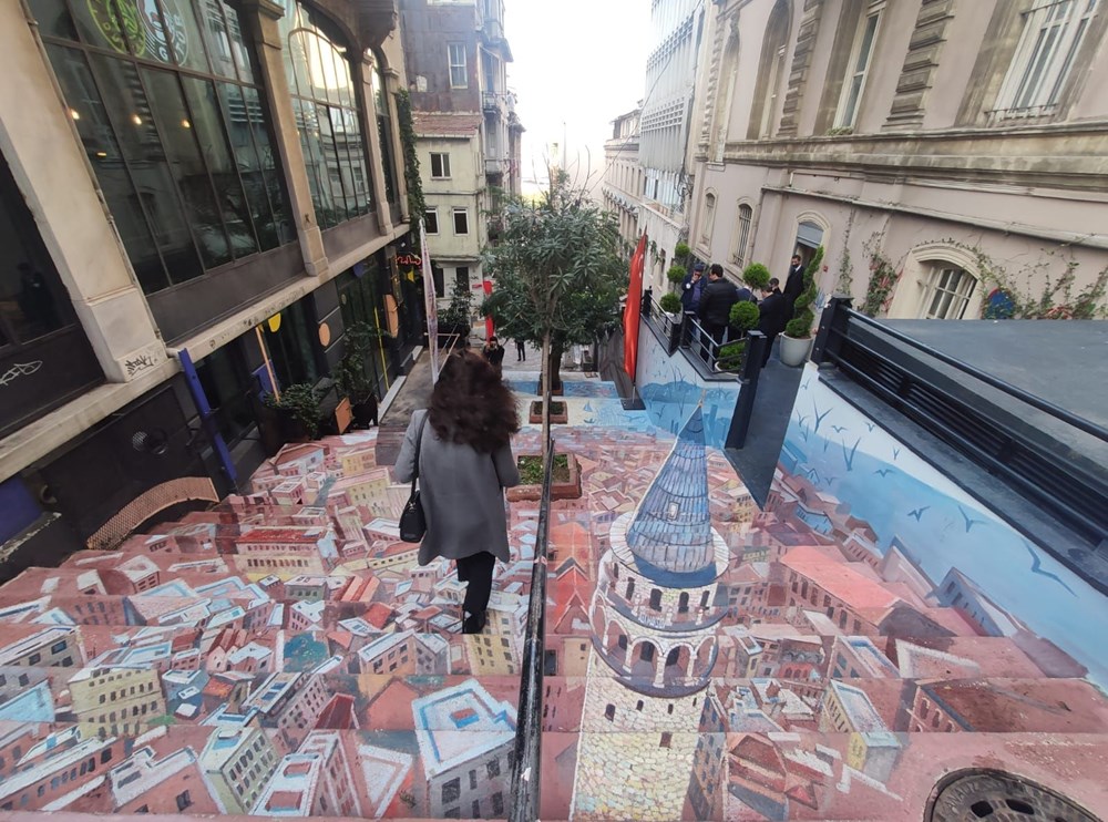Galata Kulesi merdivenlere resmedildi - 3