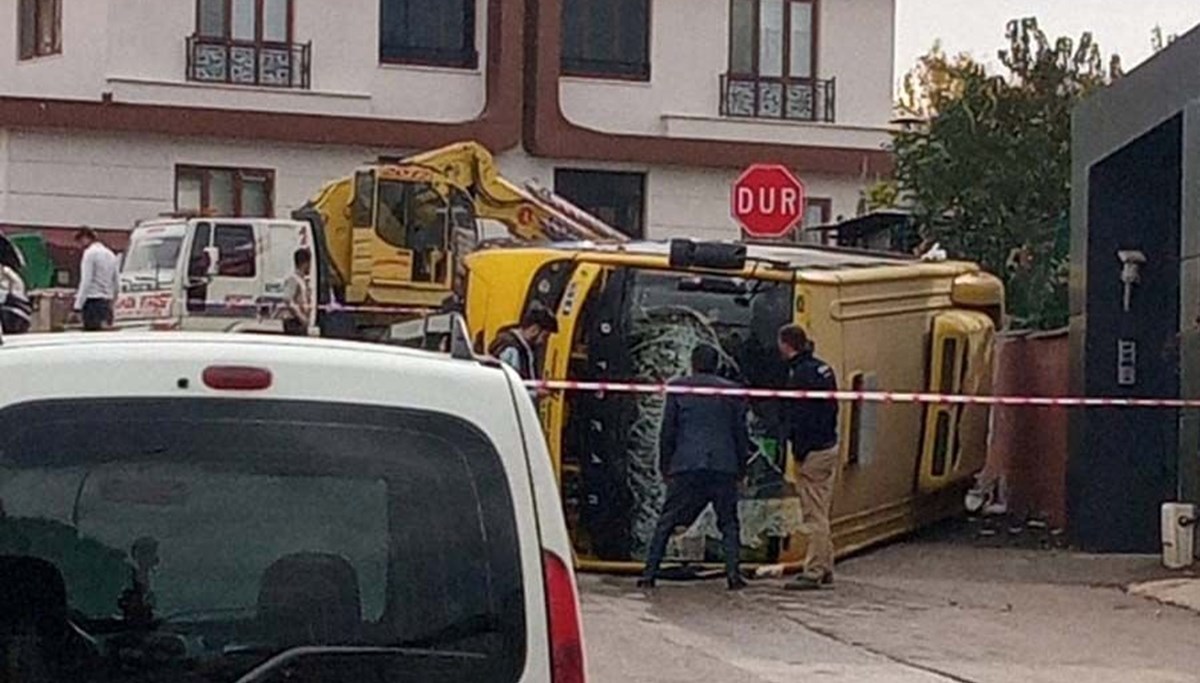 Öğrenci servisi halk otobüsüne çarptı: 14 yaralı
