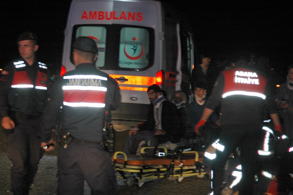 Adana'da minibüs devrildi: 1 ölü, 10 yaralı - 1