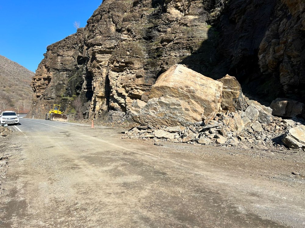 Hakkari-Çukurca kara yolunda heyelan - 3