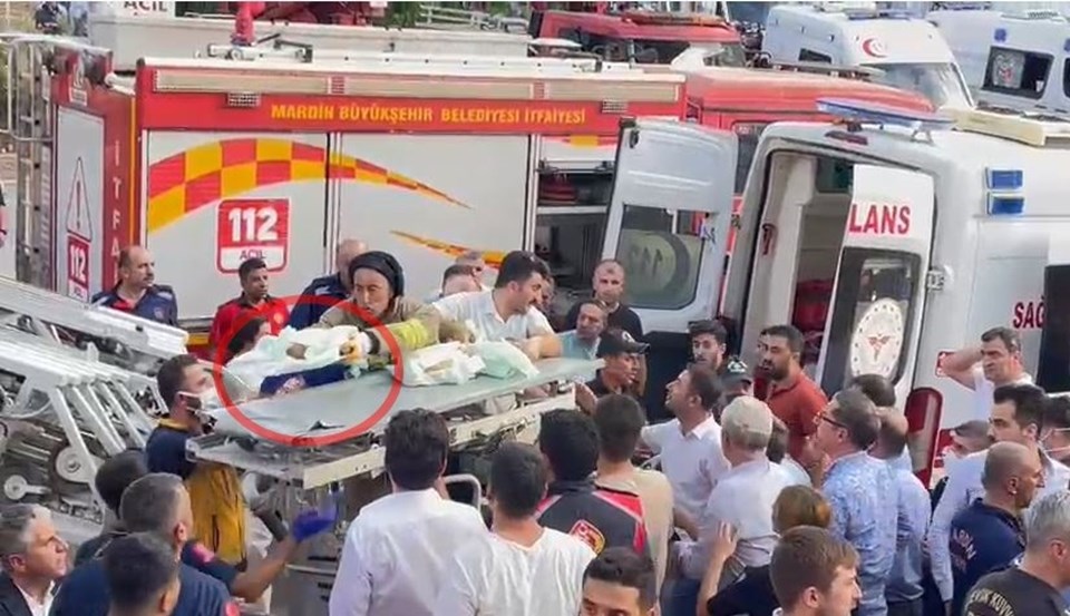 Yenidoğan bölümündeki bebekler itfaiye ekipleri tarafından vinçle alındı