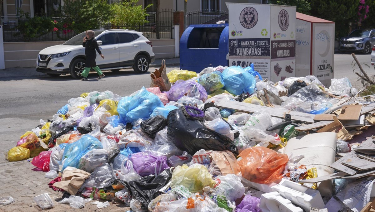 İzmir'de çöp yığınları