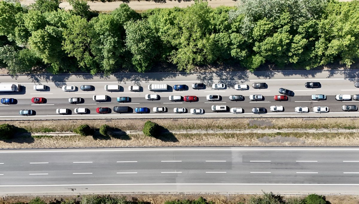 Turistik ilçelerin çıkışları yoğunlaştı: Marmaris'te 7 kilometrelik kuyruk